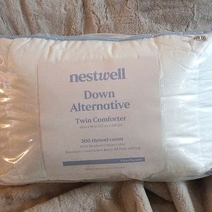 Down Alternative Twin Comforter White nwt